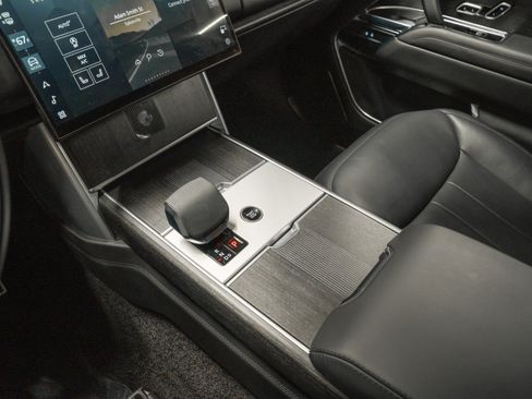 Used 2024 Land Rover Range Rover Autobiography AWD/4WD image 33