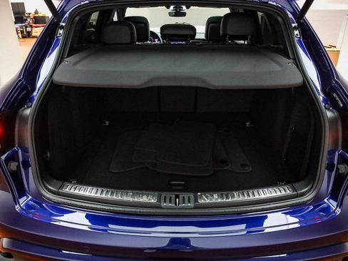 Certified 2025 Porsche Macan AWD/4WD image 31