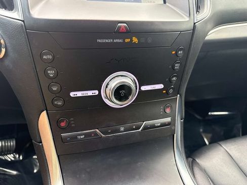 Used 2020 Ford Edge Titanium FWD image 20