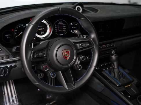 Used 2025 Porsche 911 GT3 RS w/ Weissach Package RWD image 41