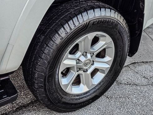 Used 2021 Toyota 4Runner SR5 Premium image 11