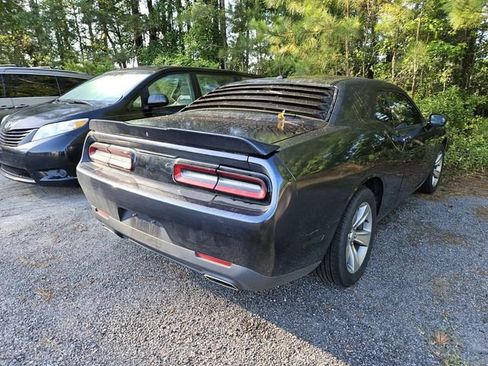 Used 2019 Dodge Challenger SXT RWD image 7