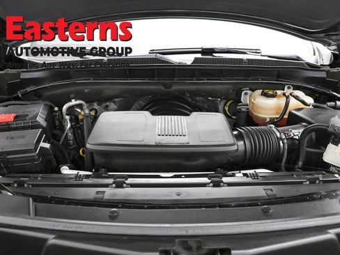 Used 2023 Chevrolet Suburban LS RWD image 7