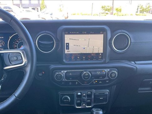 Used 2021 Jeep Wrangler Unlimited Sahara AWD/4WD image 8