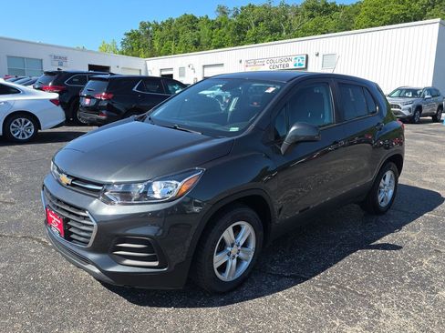 Used 2020 Chevrolet Trax LS w/ Tint and Cruise Package FWD image 4