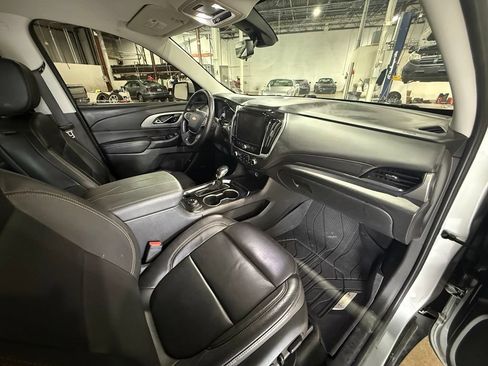 Used 2021 Chevrolet Traverse LT w/ LT Premium Package AWD/4WD image 15