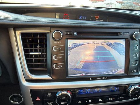 Used 2019 Toyota Highlander SE w/ Nightshade Edition image 34