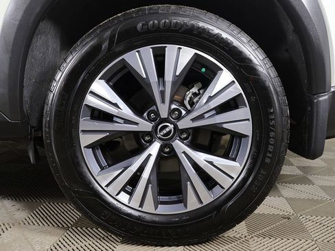 Used 2022 Nissan Rogue SV AWD/4WD image 17