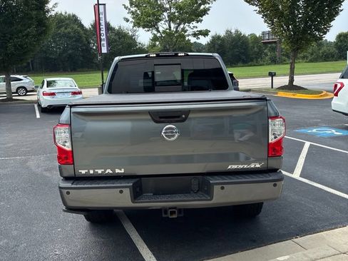 Used 2017 Nissan Titan PRO-4X AWD/4WD image 6