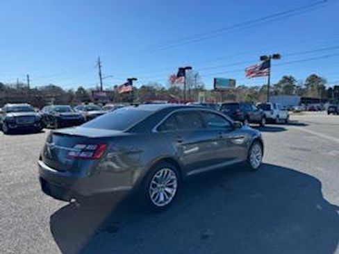 Used 2017 Ford Taurus Limited image 5