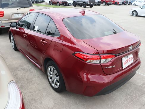 Used 2026 Toyota Corolla LE FWD image 6