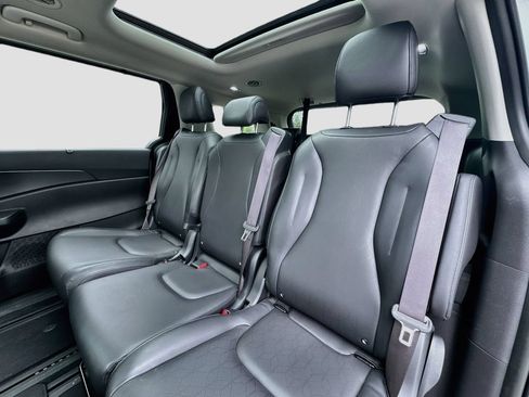Certified 2025 Kia Carnival SX FWD image 28