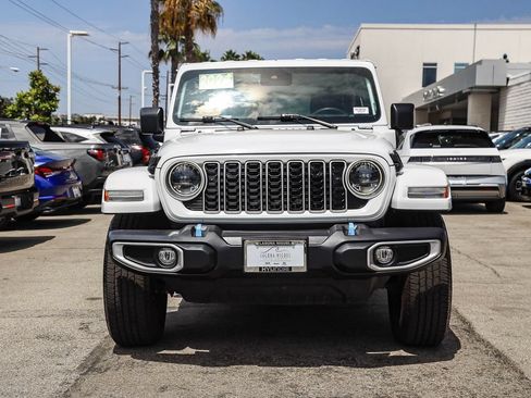 Used 2024 Jeep Wrangler Unlimited Sahara AWD/4WD image 2