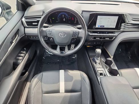 Used 2025 Toyota Camry SE FWD image 11