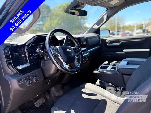Used 2022 Chevrolet Silverado 1500 LT AWD/4WD image 13