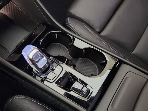 New 2026 Volvo XC40 B5 Ultra w/ Protection Package Premier AWD/4WD image 19