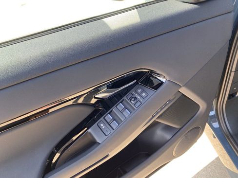 Used 2024 Land Rover Range Rover Evoque Dynamic SE image 20