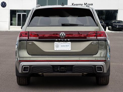 New 2025 Volkswagen Atlas Peak Edition SE image 5