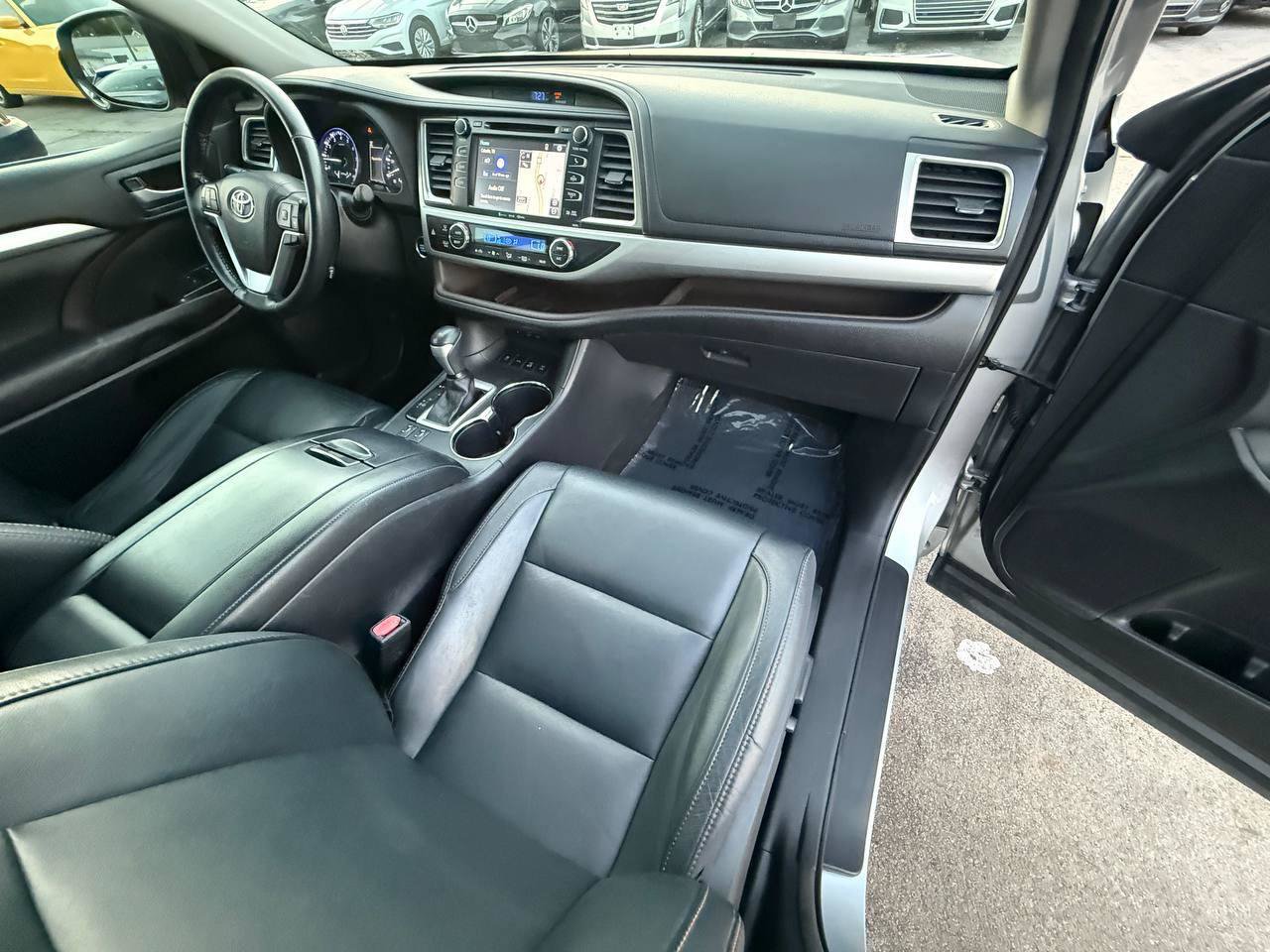 Used 2017 Toyota Highlander XLE AWD/4WD image 20