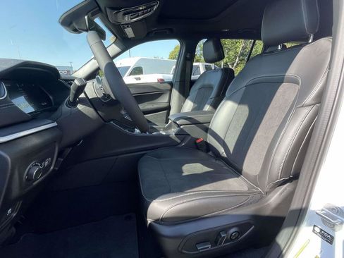 New 2025 Jeep Grand Cherokee L Altitude image 16