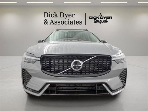 New 2025 Volvo XC60 B5 Ultra w/ Climate Package image 9