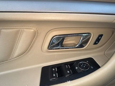 Used 2018 Ford Taurus SE image 9