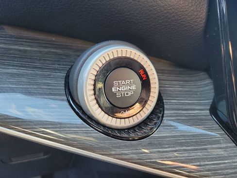 Used 2022 Jeep Wagoneer Series III image 23