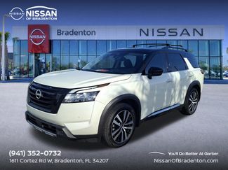 Used 2023 Nissan Pathfinder Platinum AWD/4WD video 1