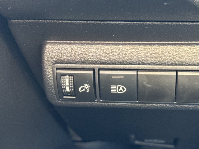 Used 2026 Toyota Corolla LE FWD image 31