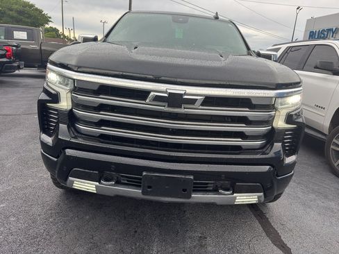 Used 2024 Chevrolet Silverado 1500 High Country w/ High Country Premium Package AWD/4WD image 2