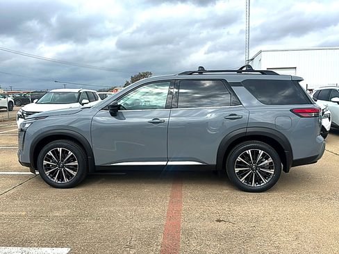 New 2026 Nissan Pathfinder Platinum w/ Cargo Package image 5