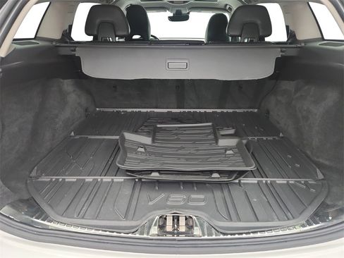 Used 2016 Volvo V60 T5 Cross Country image 29