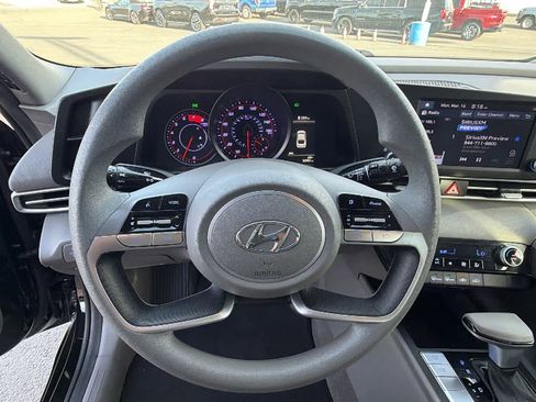 Used 2023 Hyundai Elantra SEL image 18