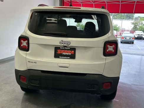 Used 2023 Jeep Renegade Latitude w/ Premium Group AWD/4WD image 4