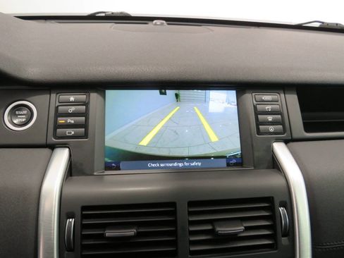 Used 2018 Land Rover Discovery Sport SE image 22