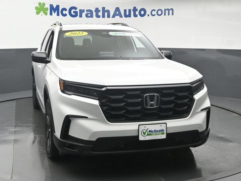 Used 2025 Honda Pilot Sport image 5