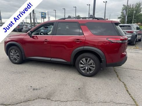 Used 2024 Nissan Pathfinder SV AWD/4WD image 7