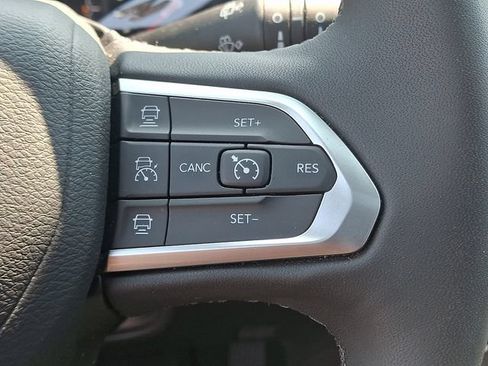Used 2025 Jeep Compass Limited w/ Sun & Sound Group AWD/4WD image 23