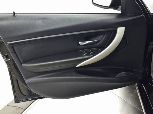 Used 2018 BMW 320i xDrive Sedan image 12