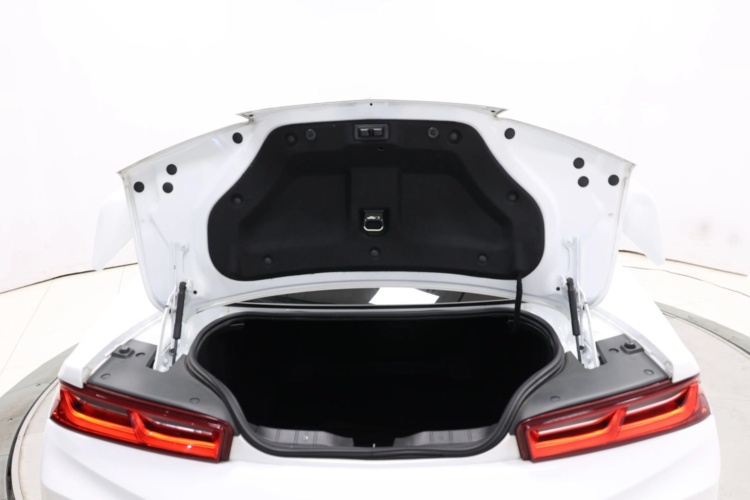 Used 2018 Chevrolet Camaro ZL1 RWD image 65