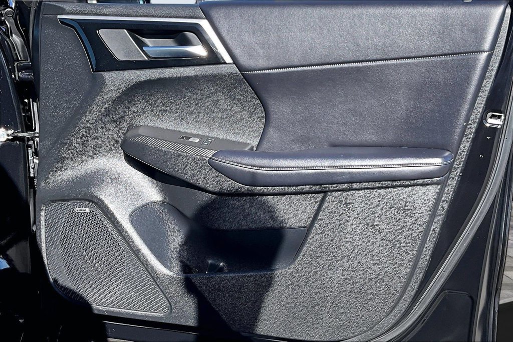 Used 2025 Mitsubishi Outlander SE AWD/4WD image 23