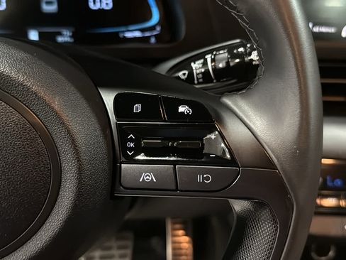 Used 2025 Hyundai Elantra Sport FWD image 13