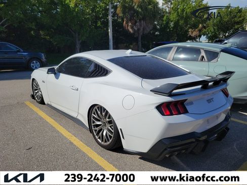Used 2025 Ford Mustang GT Premium RWD image 7