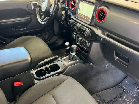Used 2022 Jeep Gladiator Sport AWD/4WD image 16
