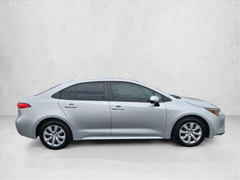 Used 2022 Toyota Corolla LE w/ Carpet Mat Package (TMS) FWD image 4
