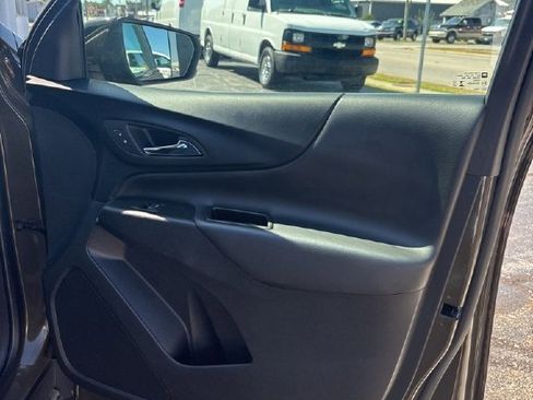 Used 2023 Chevrolet Equinox LT w/ Driver Convenience Package image 8