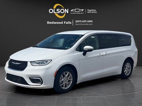 Used 2023 Chrysler Pacifica Touring-L FWD image 1