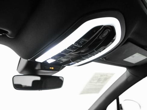 Used 2023 Porsche Macan AWD/4WD image 28