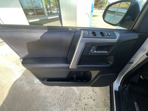 Used 2018 Toyota 4Runner SR5 RWD image 22