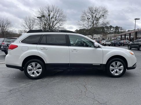 Used 2011 Subaru Outback 2.5i Premium image 6